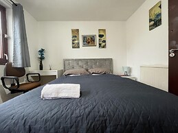 Comfortable 2-bed House in London Zone 2