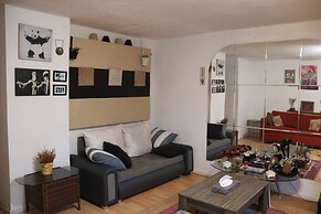 Comfortable 2-bed House in London Zone 2