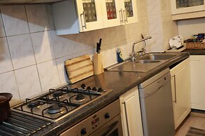 Comfortable 2-bed House in London Zone 2