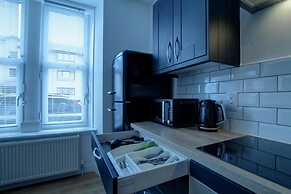 Dundee - 1 Bed - Sleeps 4 - Free Parking