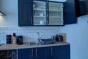 Dundee - 1 Bed - Sleeps 4 - Free Parking