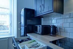 Dundee - 1 Bed - Sleeps 4 - Free Parking