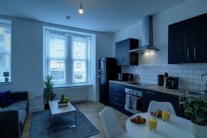 Dundee - 1 Bed - Sleeps 4 - Free Parking