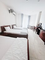 AD41 HOTEL HUE CS1
