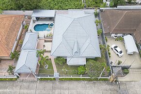 6 Bedroom Tropical Pool Villa - V6