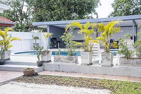 6 Bedroom Tropical Pool Villa - V6