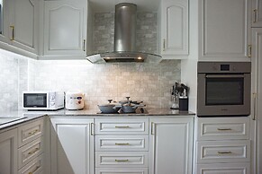 6 Bedroom Tropical Pool Villa - V6