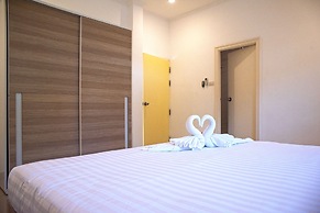 6 Bedroom Tropical Pool Villa - V6