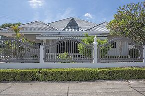 6 Bedroom Tropical Pool Villa - V6