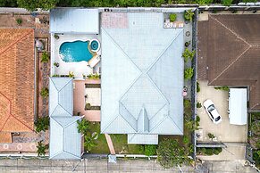 6 Bedroom Tropical Pool Villa - V6