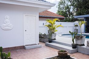 6 Bedroom Tropical Pool Villa - V6