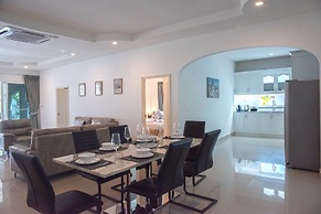 6 Bedroom Tropical Pool Villa - V6