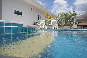 6 Bedroom Tropical Pool Villa - V6