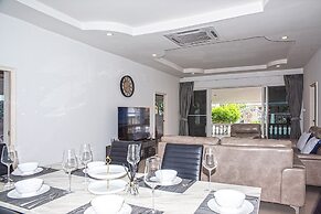 6 Bedroom Tropical Pool Villa - V6