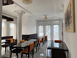 TOBA RETREAT MANSION AND VILLAS