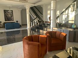 TOBA RETREAT MANSION AND VILLAS