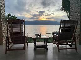 TOBA RETREAT MANSION AND VILLAS