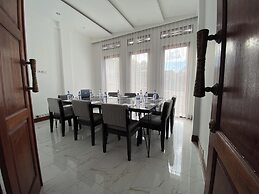 TOBA RETREAT MANSION AND VILLAS