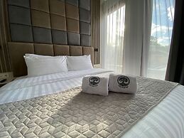 TOBA RETREAT MANSION AND VILLAS