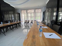 TOBA RETREAT MANSION AND VILLAS