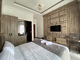 TOBA RETREAT MANSION AND VILLAS