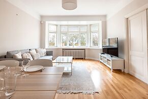 2ndhomes Top Floor 3BR Apartment w Sauna