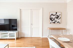 2ndhomes Top Floor 3BR Apartment w Sauna