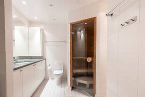 2ndhomes Top Floor 3BR Apartment w Sauna