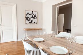 2ndhomes Top Floor 3BR Apartment w Sauna