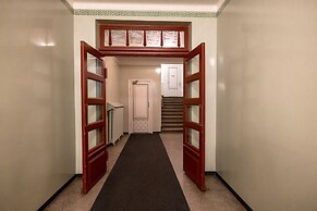 2ndhomes Top Floor 3BR Apartment w Sauna