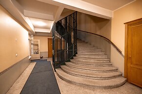 2ndhomes Bright & Spacious 5BR Apartment