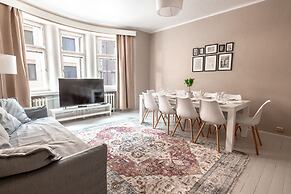 2ndhomes Bright & Spacious 5BR Apartment