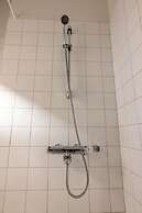 2ndhomes Bright & Spacious 5BR Apartment