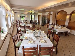 Hotel Waldquelle - Baumhaushotel Aerzen