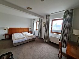 Hotel Waldquelle - Baumhaushotel Aerzen