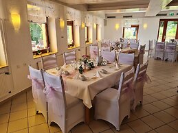 Hotel Waldquelle - Baumhaushotel Aerzen