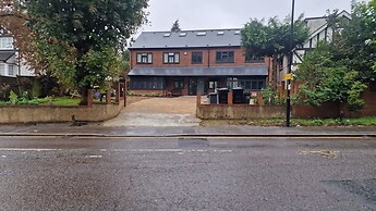 Inviting 1 Bed Apartment in Purley