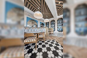 Cincinnati City Club Apartments by Airriva