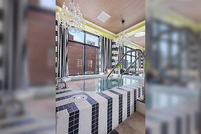 Cincinnati City Club Apartments by Airriva