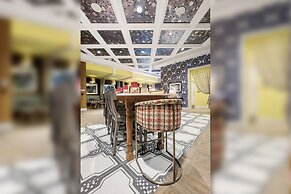 Cincinnati City Club Apartments by Airriva