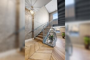 Cincinnati City Club Apartments by Airriva