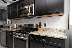 Cozy Family Home - Walk to MO Botanical Gardens