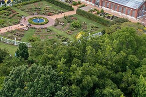 Cozy Family Home - Walk to MO Botanical Gardens