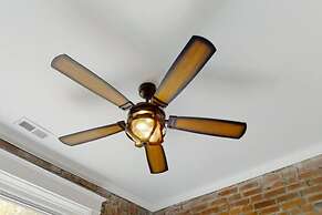 Cozy Family Home - Walk to MO Botanical Gardens