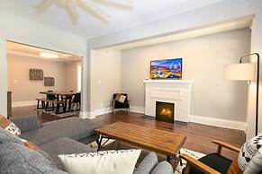 Cozy Family Home - Walk to MO Botanical Gardens