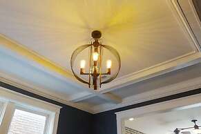 Cozy Family Home - Walk to MO Botanical Gardens