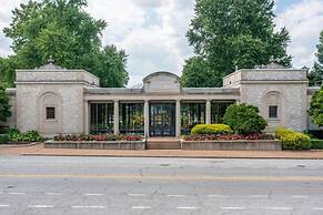 Cozy Family Home - Walk to MO Botanical Gardens