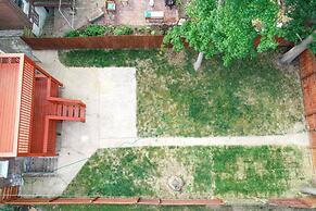 Cozy Family Home - Walk to MO Botanical Gardens