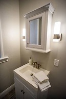 Cozy Family Home - Walk to MO Botanical Gardens