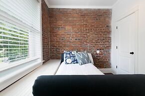 Cozy Family Home - Walk to MO Botanical Gardens